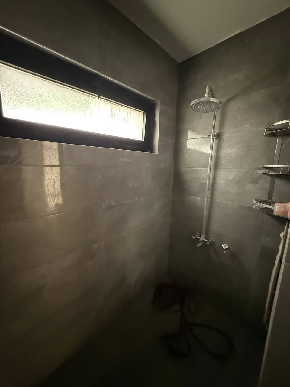 #للايجار__في__السيدية
وحده سكنيه طابق اول تحتوي على 

غرفتين نوم وصاله ومطبخ وخدمات 

بدل الايجار 750 + تامينات 500 الف 

للأستفسار ***********
