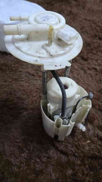 السلام عليكم
 أغراض c200
ماطور بردة مروحة عدد 2
فيت بم مع العبوة مالتة محور
نوزلات مع القصبة
عنوان الموصل
الرقم ***********
