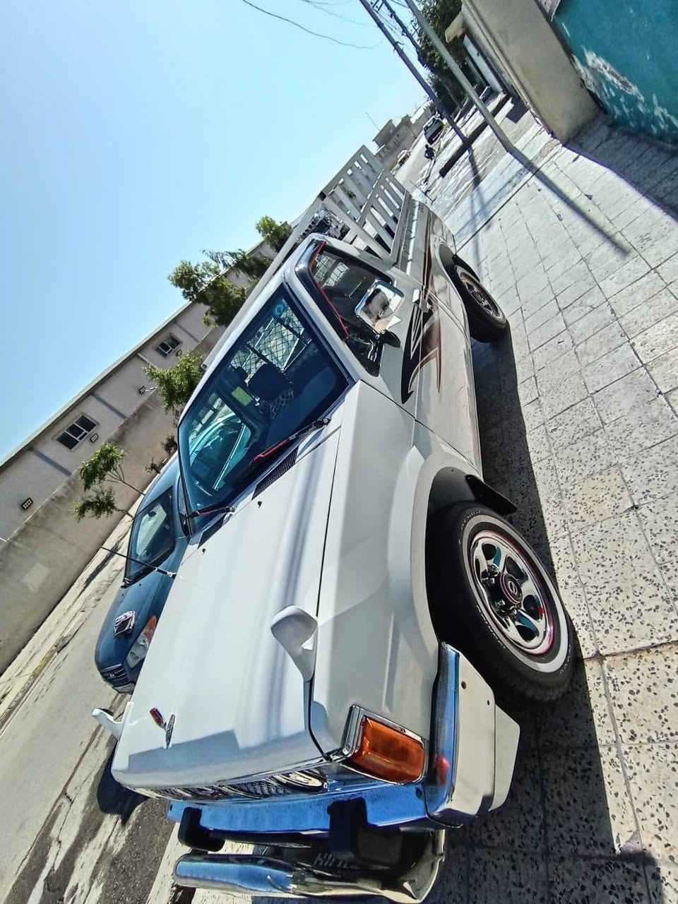 بكم نيسان للبيع موديل 86 سياره مضبوطه صبغ عام بدون دعم وبدون معجون صبغ جماليه سياره باسمي هسه جيده ورقم جديد اشاره تحويل     ***********.    ***********.   العنوان موصل حي عدن
