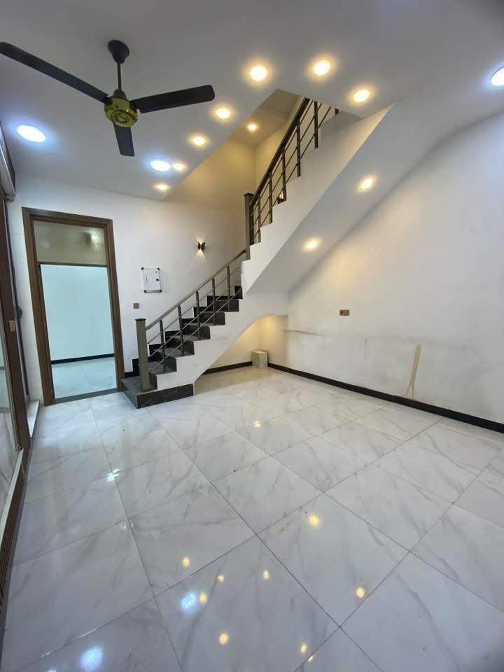 #دار_لليجار_مساحه_100متر_واجه_6اوربع_نزال16
يحتوي على 3غرف نوم 🛌 +صاله+ستقبال+مطبخ+صحيات
📍العنوان بغداد الدوره مدخل البوعيثه مجمع السلطان الاول  
الاستفسار *********** بيت زيرو محد كاعد بي
