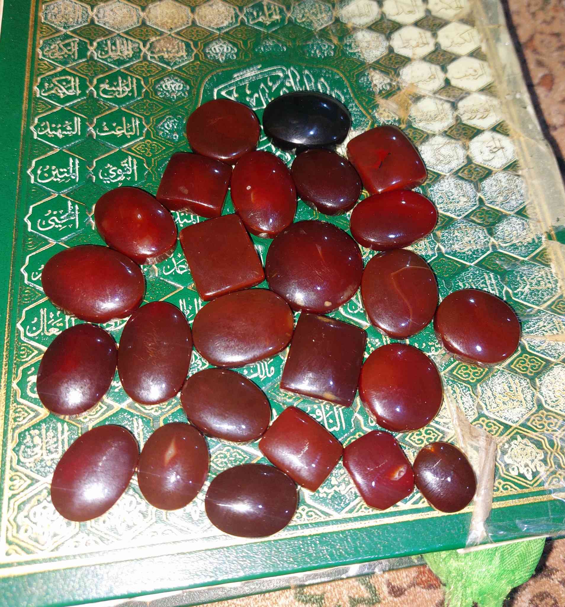 #يا #الله عقيق يماني انسي بالذمه نخبه اولا طبيعي 100 بال 100  احمر كبدي وكرز الكرز  طبيعي ينباع يماني بالذمه 
مقوه ومنشط حسب القواعد الروحانيه الخاصه بي بالقران الكريم والدعوات الخاصه مروحن وجاهز حسب القواعد الروحانيه 
داخل الرقم وللاستفسار السماوه ***********  اي قطعه 40 الف قفل يباع يماني احمر كرز 🍒 الكرز طبيعي انسي بالذمه 
 #فوائد #العقيق اليماني #عن #رسول #الله #محمد #وهل #بيته #الكرام 
عن الامام علي بن موسى الرضا عليه السلام عن ابائه عليهم السلام قال رسول الله عليه واله ) تختموا بالعقيق اليماني فانه لا يصيب احدكم غم ما دام ذلك عليه  🤲عن النبي محمد صلى الله  عليه واله وسلم انه قال تختموا بالعقيق فانه ينفي الفقر و اليمنى احق بالزينة تعدل وعنه عليه السلام قال صلاة ركعتين بفص تعدل الف ركعة بغيره🤲 شكا رجل الى النبي (ص) انه قطع عليه الطريق فقال هلا تختمتربالعقيق فانه يحرس  من كل سوء
🤲عن الحسين بن علي عليهما السلام قال  لي رسول الله  صلى الله عليه واله وسلم  يابني تختم بالعقيق واليواقيت والعقيق فانه ميمون مبارك وكلما نظر الرجل فيه الي وجهه يزيد نورا و الصلاة فيه سبعون صلاه( 🤲)ويوجد كثير من الروايات عن علي بن ابي طالب… علميا ان حجر العقيق توجد بيه ترددات مشابه بترددات الخلايا المخيه الخاصه بالتركيز  وفي كثير من الفوائد للأنسان لخلايا الدم وعدم النسيان وتركيز البال ويعطي اوكسجين لخلايا الدم بالهدوء وراحت البال 🤲  عن الصادق عليه السلام  شكا رجل اليه   يوصي بالعقيق اليماني يمحي الفقر وجلب الرزق وتسهيل الآمور بالتجاره 

مختصون ومتمكنون بجميع الاحجار المروحنه والطاقه  وخبير بالاحجار المروحنه والطاقه #باذن الله 👉✌️🥀
