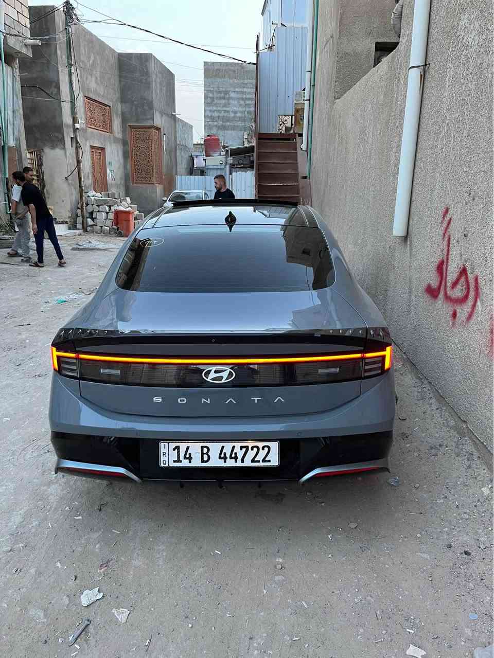 سوناته 2024 فول مواصفات لون سمنتي سياره معرفه مواصفاته فول ماشي19 الف كيلو حادث خلفي ربع المدكر صبغ وصندوك بي بارد فقط وشخط خفيف بلباب خلفي على حطته بدون اي دواخل وباقي سياره اكفلكياها من رصعه معتني بيها رقم مميز رقم بصره حره باسمي سياره بدون اي ايرباك تجي شوفها احلا من صور ترايك وين ميعجبك سياره جاهزه سعر 200 وبيها مجال وهذه مو سعرها والله لان محتاج واهل مصلحه يعرفون  
للاستفسار اتصل *********** البصرة, العراق
