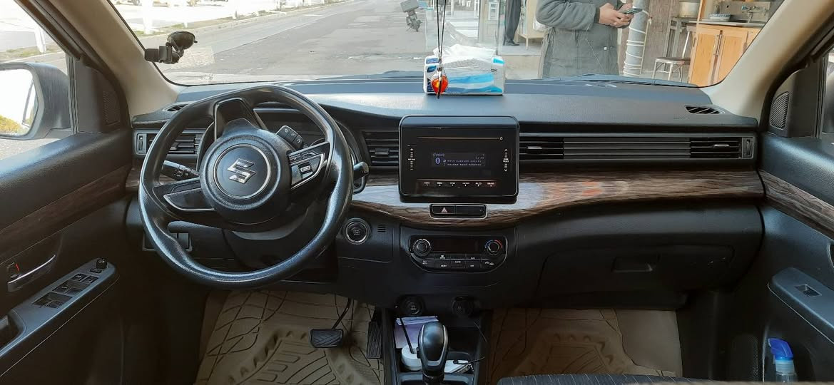 سازوكي ارتكا إستلام شركة موديل ٢٠٢٠بعدها على وضع الشركة مكينة زنجيل حساسات خلفية قطعتين تبريد بصمة تشغيل وبصمة ابواب ٧راكب مري شفط ١٣٠ ورقة ***********
