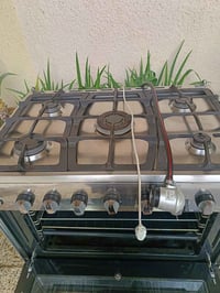 للبيع – طباخ وثلاجة بحالة ممتازة 🔥 🔹 طباخ  • نظيف جدًا  • استخدام خفيف...