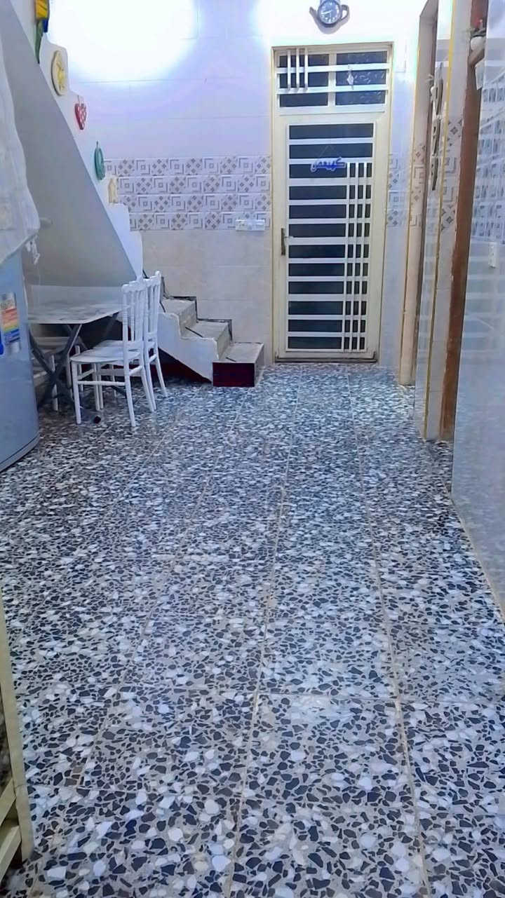 السلام عليكم بيت البيع مساحة 75 متر قاط واحد غرفت نوم و حوالي و ستقبال وصحيات كامله خدمات كامل العنوان الشغله غربي بضهر شارع محمد صافي السعر خاص ‏‪***********‬‏
