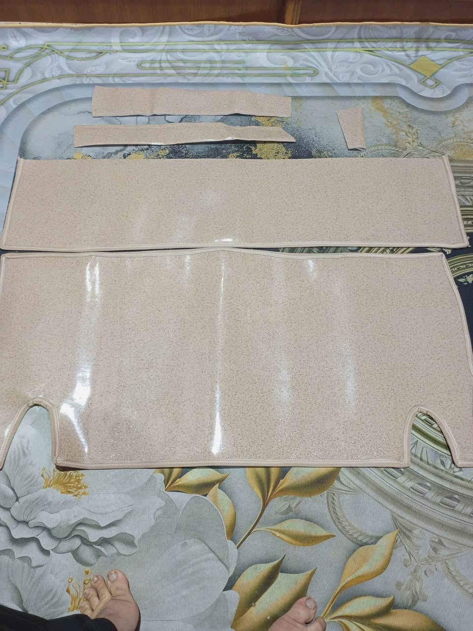 سلام عليكم ارضيات تكتك باجاج سبع قطع جديد غير مستخدم السعر 20الف قفل عنواني بصره القبله رقم***********
