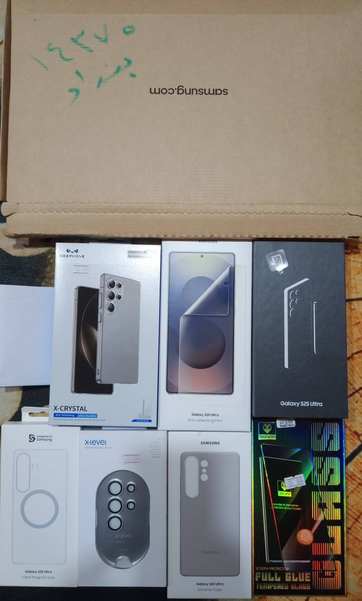 السلام عليك ورحمه وبركاته 
Samsung S25 Ultra 
ذاكره (1 تيرا) 1000كيكا بايت
لون ذهبي .. الجهاز مغلف شفاف بالكامل مع لاسق شاشة مظلله
1*كارتونيه وكيبل مامفتوح
2*كفر شفاف ماكسيف جديد شركة سامسونج 
3*علبة لاسق شاشة اصلي شركة سامسونج 
4*كفر جلاتين اصلي شركة سامسونج 
5*كفر شفاف اصلي جديد 
6*حماية كاميرات كرستال بالاس جديد
7*علبة لاسق شاشة مظلله أصلي 
مع كارتونيه ملحقات شركة سامسونج 
مع وصل شراء وضمان الشركة على اي وكيل 
السعر 1.550 بغداد مدينة الصدر
***********
