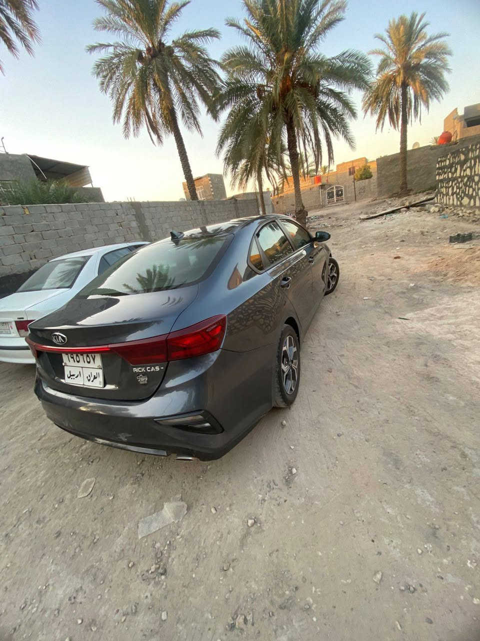 فورتي 2020
محرك دوش 2000

رادار أمامي

تحديد مسار 

منبّه توقف ذاتي

نظام قياس ضغط الإطارات

تحكّم بالمقود من أربع جهات

مثبت سرعة (كروز كنترول)

شاشة لعرض الأعطال

شاشة مخصصة لأعطال الإنارة

نظام Apple CarPlay

تعمل على البنزين مع منظومة غاز إيطالية من أفضل الأنواع (اقتصادية جداً)

الحدادة بحالة ممتازة

تايرات جديدة مع وجه أملس للحفاظ على الويل
تبريد ممتاز 👌
***********
