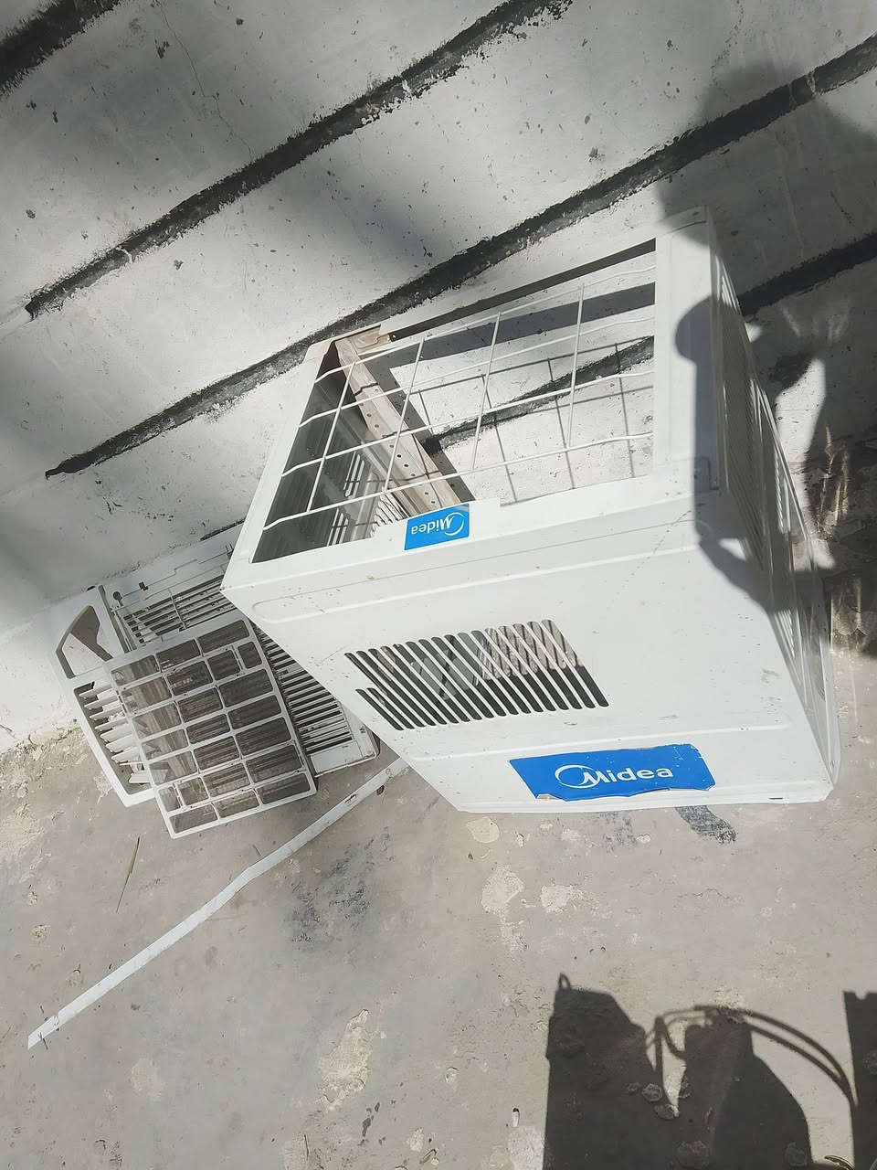 مكيف طن واحد ميديا موسم واحد مشتغل   يسحب 3 امبير ثلج سعر 125 الف مكاني الراشدية  السادة البوحياة ‏‪0781 222 3501‬‏وتساب
