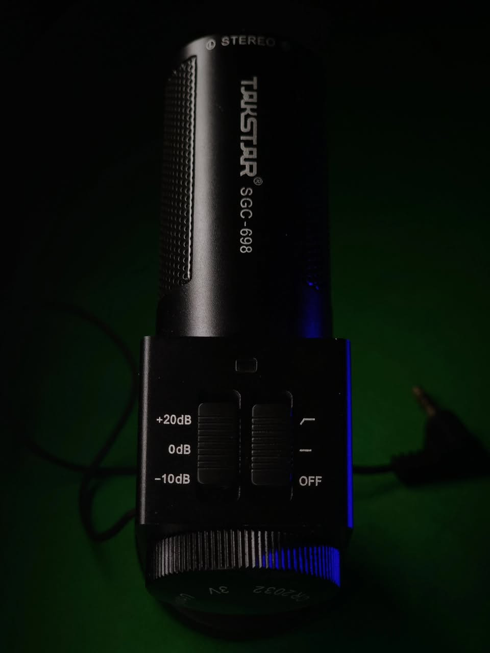 ميكروفون تسجيل للكاميرات Takstar SGC-698. 

يعتمد تقنية التقاط صوت ستيريو X-Y لتحديد موقع صوتي واضح ومستقر.

يحتوي على مفتاح حساسية مدمج +20 ديسيبل و -10 ديسيبل لتلبية احتياجات التسجيل المختلفة.

يتميز بمفتاح فلتر منخفض القطع (low-cut) لتقليل ضوضاء الترددات المنخفضة المحيطة بشكل فعال.

مصمم ليكون مقاومًا للصدمات ومناسبًا لكاميرات DSLR وكاميرات الفيديو من Canon و Nikon

السعر : 25.000

للاستيضاح
اتصال ، واتس : ***********
يوجد توصيل
لكل محافظات العراق .. 🚖
