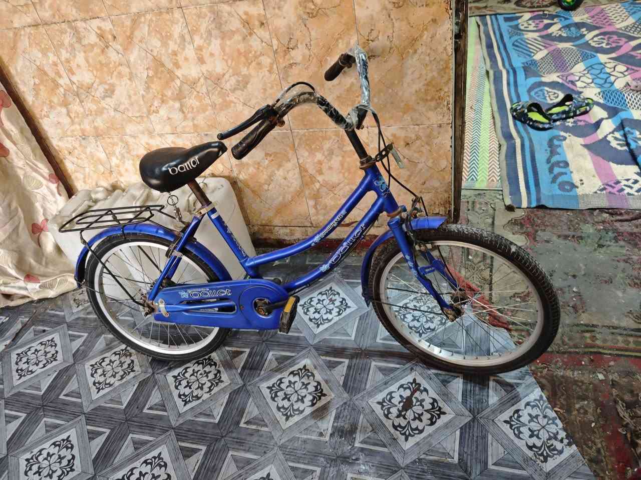 بايسكل بناتي حجم20 نظيف وكامل ملحقاتة بريكات قفل مال تاير سيباية كامل نظيف سعرة50 وبي مجال مكاني بغداد الشماعية رقمي ***********
