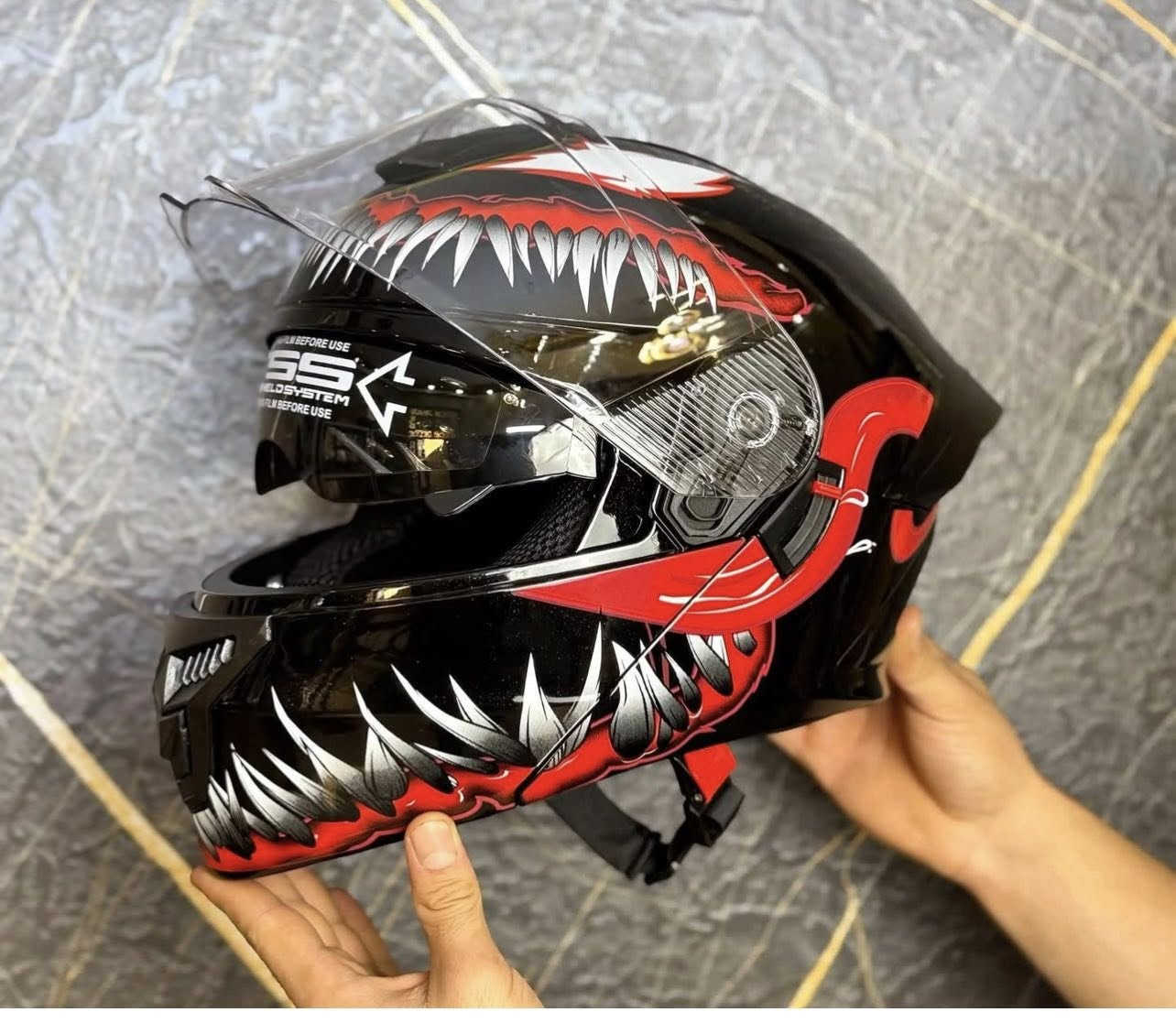 السلام عليكم
للبيع خوذة اصلية شرط مو مثل العاديات ام ال25وغيرها
بيها ضو خلفي  السعر 60 وبيها مجال مكاني الزوية


**إذا كنت صاحب هذا الإعلان وتريد حذفه لأي سبب، رجاءا أرسل رسالة إلى الدعم الفني**