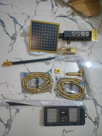 مجموعة دش فخمة • ذهبي أسود • دش علوي مربع