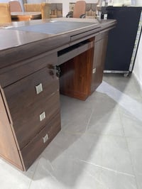 ميز مكتب نظيف كلش  07745671897