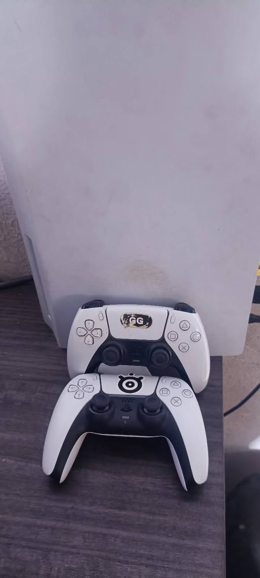 ps5 للبيع
ما مفتوح
يدات ثنين اصليات  
سعر 500 
بعقوبة-تقاطع قدس-المجمع
للتواصل خاص او رقم ***********
