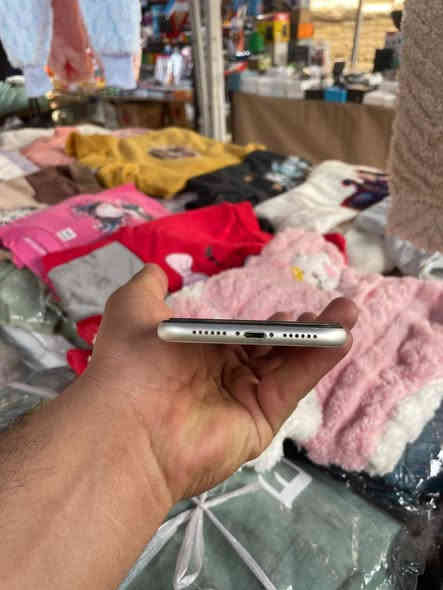 آيفون 11 عادي 
ذاكرة 128 
جهاز نضيف جدا 
مبدل فقط شاشة تفصيخ 3 خيارات 
بطارية 75 حقيقي 
جهاز كلش نضيف أمانة الله 
قفلة 250  
للبيع او مراوس وانطي فرق 
***********
