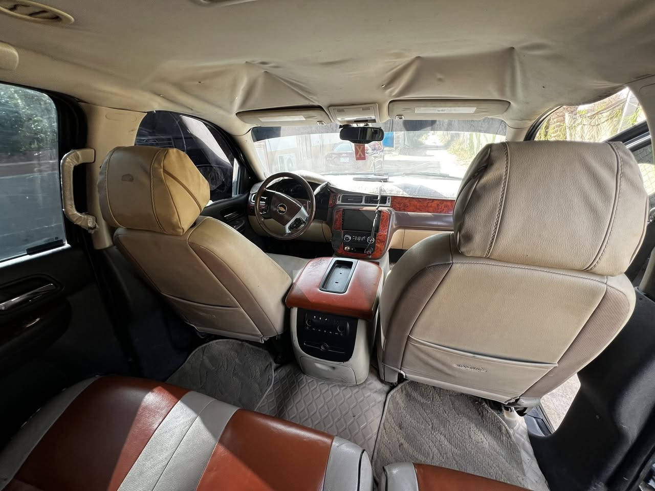 سلام عليكم من رخصه ابو الكروب للبيع تاهو  بتره ادوات ادوات 2009 اسود مكفوله من الكصه والسرقه سياره خير من الله كير مكينه نضيف تخم تايرات جدد داخل صاج سبعه راكب  كشنات جلد و  كهرباء سياره شوفت عينك ماناقصها شي ونضيفه سعر 85وبيهاً مجال كلش قليل مكان سياره كربلاء طويريج للستفسار خاص او تصال عله هذه رقم ‭0778 073 1130‬
