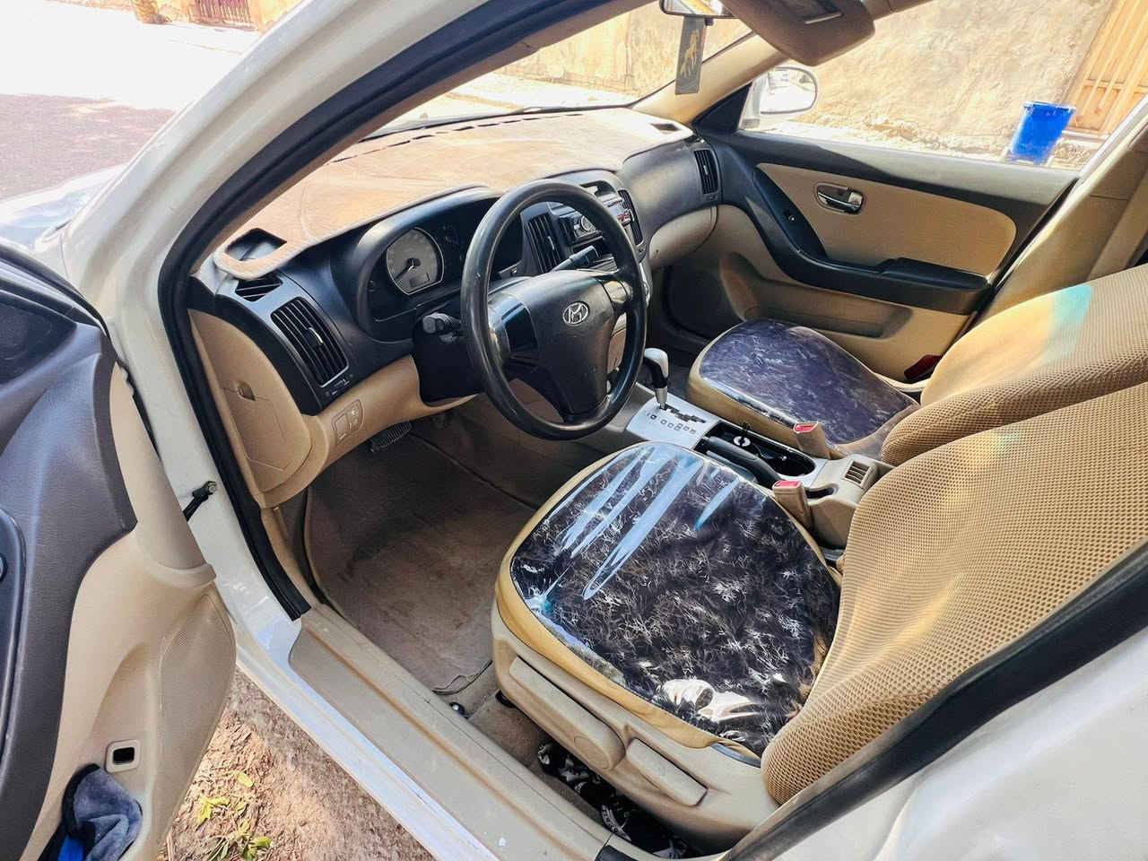 السلام عليكم النترا ادوات كصتين بيه ارقام بابل اصليات 
السياره جديده وجاهزه كير مكينه حداديه كفاله وجديد 
مغلفه كشنات وجاهزه تخم تاير ويل جدد 
السعر 43 وبيه مجال بسيط وسعرها سعر سلفريه 
مكاني نجف 
***********
