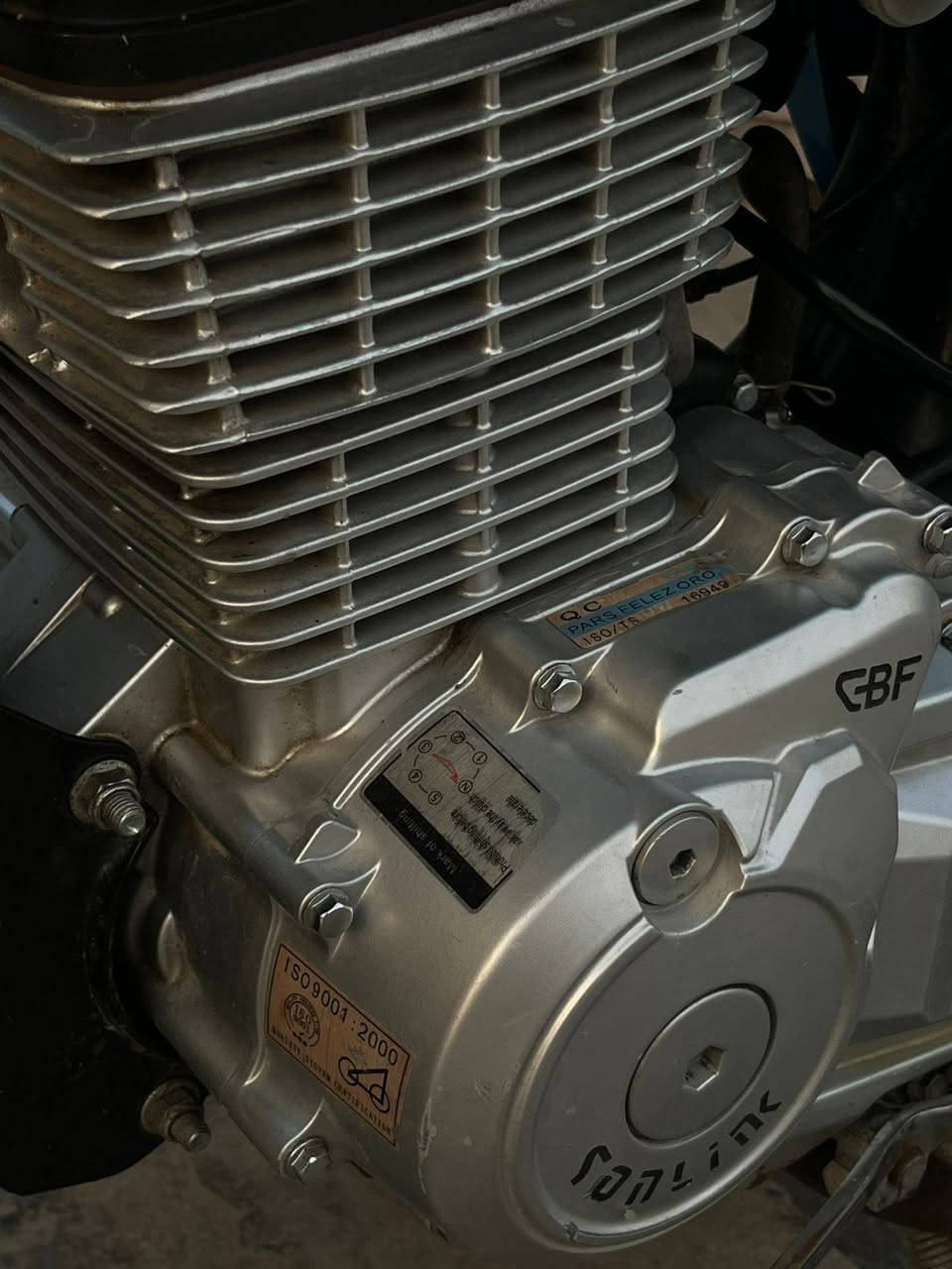 السلام عليكم دراجه ايراني للبيع موديل 24 خمسه كير سلف وبصمه دراجه جديده بلجيس زنجيل وضاغطة مكينة 200 كهربائيات اشاير لايت بك لايت كلها تشتغل دراجه كفاله برغي ممفتوح بيها اوراق كامله
السعر: 750 وبيها مجال 
العنوان : بغداد الشعب يم مدرسه صلاح الدين 
الرقم : ***********
***********
