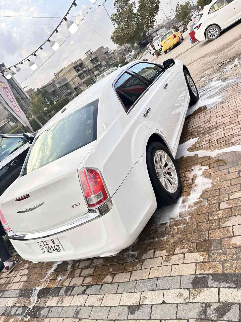 السلام عليكم للبيع اوباما موديل 2012 رقم بغداد انكليزي باسمي سياره كفاله عداد بارد باب خلفي فقط )شاشه كبيره كير ماوس داخل بيجي تخم تاير ويل مكسيكي اصلي حداديه كير محرك كله جديد ماشيه 180 جاهزه ع الاخر السعر 187 وبيه مجال قليل مكان السياره بغداد للاستفسار الاتصال ع رقم ***********🦋🧿
