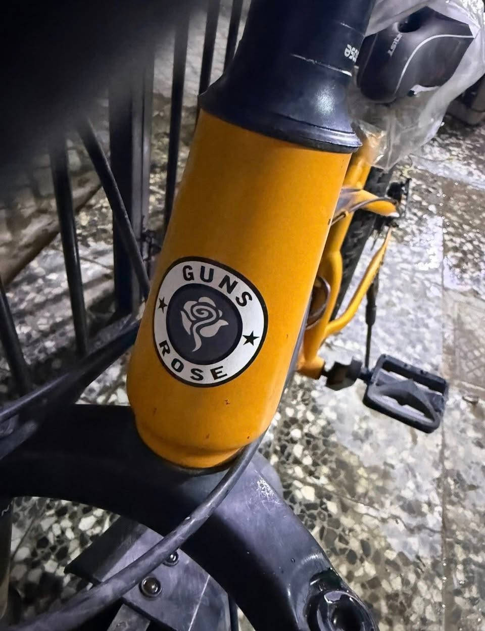 � للبيع دراجة فات بايك GUNSROSE

دراجة GUNSROSE Fat Bike قياس 26 إنج، تايرات عريضة جداً (Fat Tire) مناسبة للطرق الوعرة والرملية والشوارع، بحالة جيدة جداً.

✅ 21 سرعة
✅ فرامل دسك أمامية وخلفية
✅ مساعد أمامي
✅ تايرات عريضة وثابتة

💰 السعر: 255 الف دينار عراقي
عنواني بغداد بغداد الجديدة📍
للاستفسار أو المعاينة راسلني على الخاص.
او عل رقم *********** والله يبارك للمشتري. 🚴‍♂
