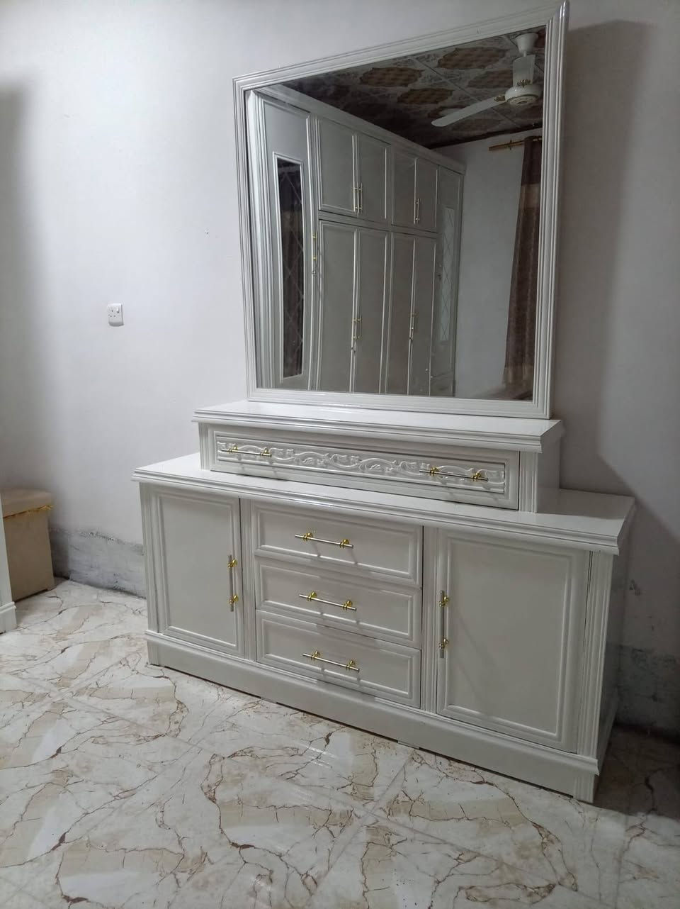 #قسط_غرفتك_براحتك
✔️ ويانا مدة التقسيط سنة و نص بدون مقدمة 
✔️ لحاملي ماستر كارد الرافدين من الموظفين و المنتسبين و المتقاعدين
✔️ يوجد فصال حسب الطلب
✔️ يمكنكم استبدال غرفكم القديمة بغرفة جديدة وتقسيط الفرق
✔️ غرف نوم باحدث الموديلات من خشب الصاج
📌العنوان : الموصل / الجانب الأيمن / الصناعة القديمة / اليابسات مقابيل ميزان البيادر 
📱اسياسيل : *********** (يوجد واتساب)
📱 كورك : *********** (يوجد واتساب
