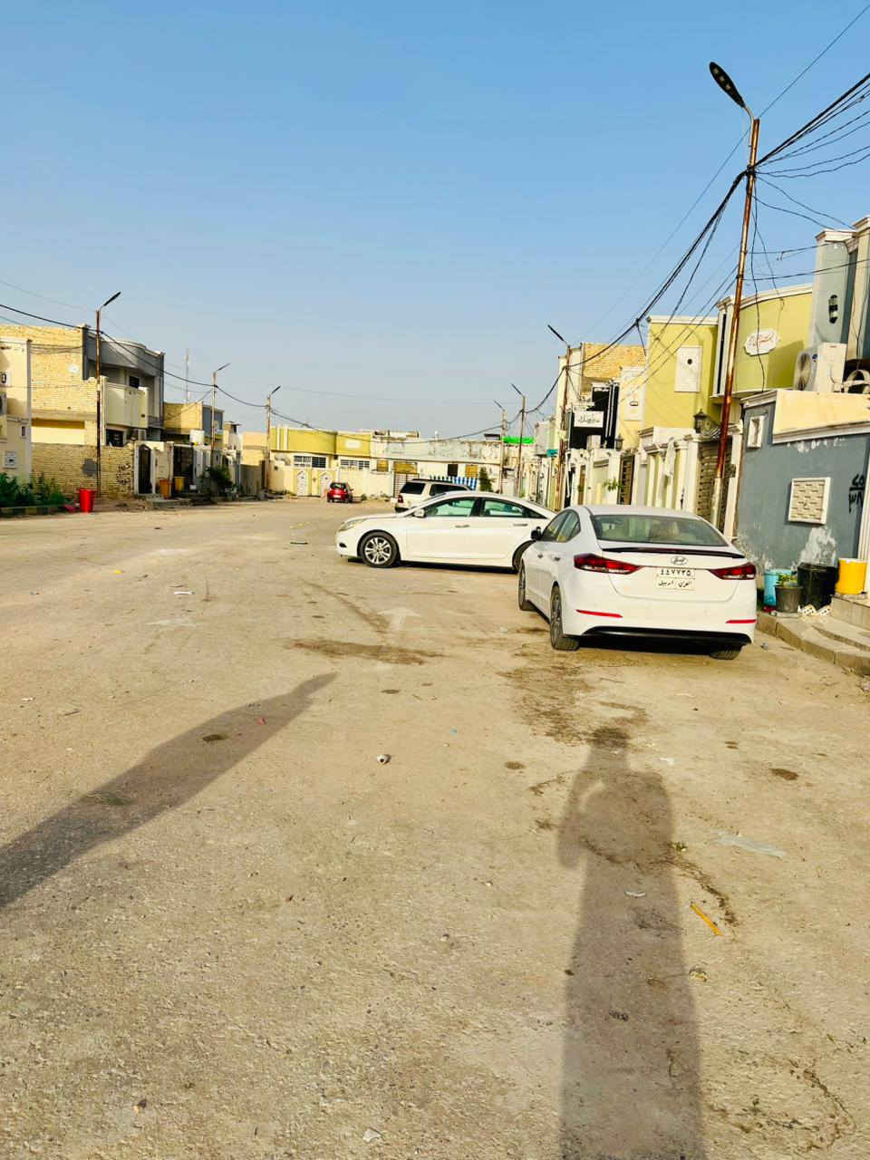 السلام عليكم 
🏡الدار للبيع🏡
بمساحة/160م
✅ #طابو_زراعي_سند_25_أقرار_محكمه
الموقع: طريق نجف كربلاء عمود 110/نهاية شارع الصب يبعد عن الطريق العام 400متر

مواصفات البناء: #يحتوي_على
2 غرفة/ صالة معزولة/مطبخ معزول/ صحيات داخليه+صحيات خارجيه / مكشوفات 2/وكراج جبير
بناء مرتب (أساس + سقف كونكريت + طابوك)
أرضية بورسلين أبو الـ 60

الخدمات:#بعد_عن_سوق 5دقايق
ماء كهرباء مدارس سوق تبليط مولد

للاستفسار والاتصال:‏

 ‪0785 826 5786‬‏
