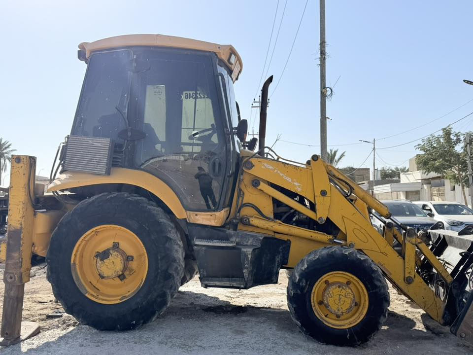 حفاره جي سي بي للبيع موديل 2004
جاهزه مجهزه 
***********
