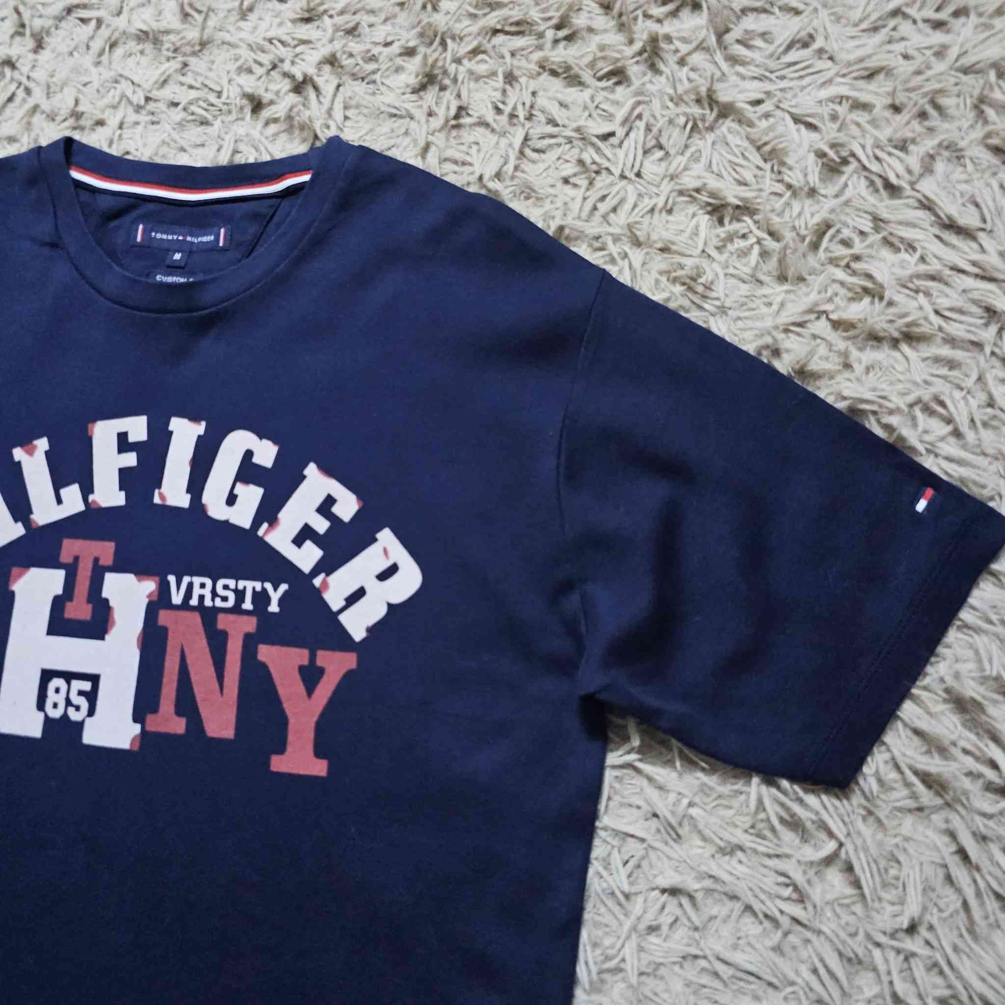 ماركه تومي
قطعه اصليه 

قياس m 

نضافه ١٠٠%


**إذا كنت صاحب هذا الإعلان وتريد حذفه لأي سبب، رجاءا أرسل رسالة إلى الدعم الفني**