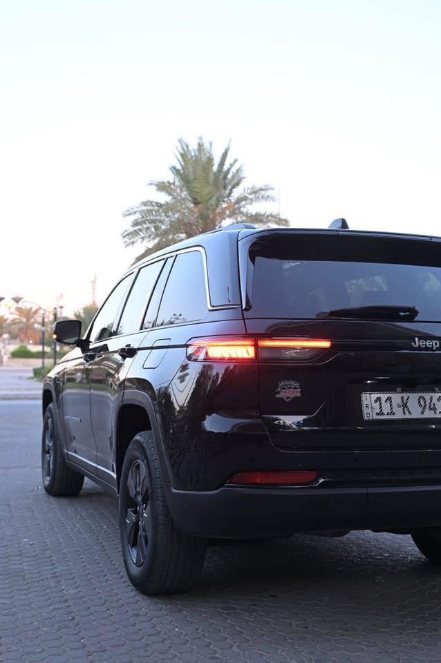 جيب كراند شيروكي هايبرد 2024 (( بدون اي نقص )) 
الضرر: (صبغ على گد شبر بداية البنيد بدون تبديل  👉)
ايرباك  وراجع سستم
 ماشية 39
لون اسود  
{ رقمه بغداد باسمي }
🟫 حجم المحرك ٢٠٠٠ تيربو جارج ٣٧٥ حصان مع محرك الكهرباء اسرع من الهيمي
نظام الشحن : الشحنة الوحدة تمشيك 50 كيلو بدون بانزين  + هايبرد + بلك ان🔌  
مع خيارات 3 تغير نوع المشي دگم
1-كهرباء فقط 
2-بانزين فقط  
3- كهرباء وبانزين حسب المشي 
🔴 حساسات خلفية
🔴 ‏‎حساسات جانبيه بالمري
🔴 خمسة راكب المرغوب👍
🔴 رادار 360 درجة
🔴 تعريب جمع الشاشات 
3شاشات📺
🔴  تحديد مسار  
🔴  تبريد قطعتين امامي + خلفي تحكم  
🔴 ️خمس انضمة قيادة 
🔴 بانوراما على طول السيارة
🔴 دفع رباعي. 
🔴 كير ماوس مع وضعيات القياده المختلفه للجبال والطرق الوعره والرمال والطين
🔴 شفتات ستيرن 
🔴 هاند بريك بصمه 
🔴 ️مقود جلد + تدفئة 
‏🔴  Reverse Tilt Mirrors المرايا  المائلة عند الرجوع 
مواصفات 
1️⃣ لايتات لد 
2️⃣ تدفئه  كشنات
3️⃣ شاشات دجتل  شاشه كبيرة مع نفكيشن GPS بدون نت 
4️⃣ كراسي خزن ميموري  
5️⃣ سستم صوت ALPINEو دمام خلفي بلادي 
6️⃣ تشغيل عن بعد
7️⃣ نظام محاكاة العجلة الذكي 
8️⃣ نظام ملاحة 
9️⃣ نظام قيادة ذاتية 
السعر ::  317

للأستفسار يرجى الاتصال☎️📞 
‭0772 262 2954‬
***********

مكان السيارة بغداد البنوك
