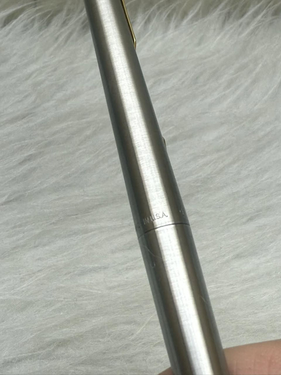 PARKEA(180)
 سيت  باركر  ١٨٠
حبر وجاف 
امريكي المنشأ اصلي 
ستانلس ستيل 
ريشة(سلاية) ذهب خالص عيار 14k
جنكال + حلقات 
حجم الخط F/B 
جديد غير مستخدم
مع علبة اصلية 
للاستفسار المراسله على الخاص او الاتصال بالرقم  *********** 
يوجد خدمة توصيل داخل بغداد و محافظات
