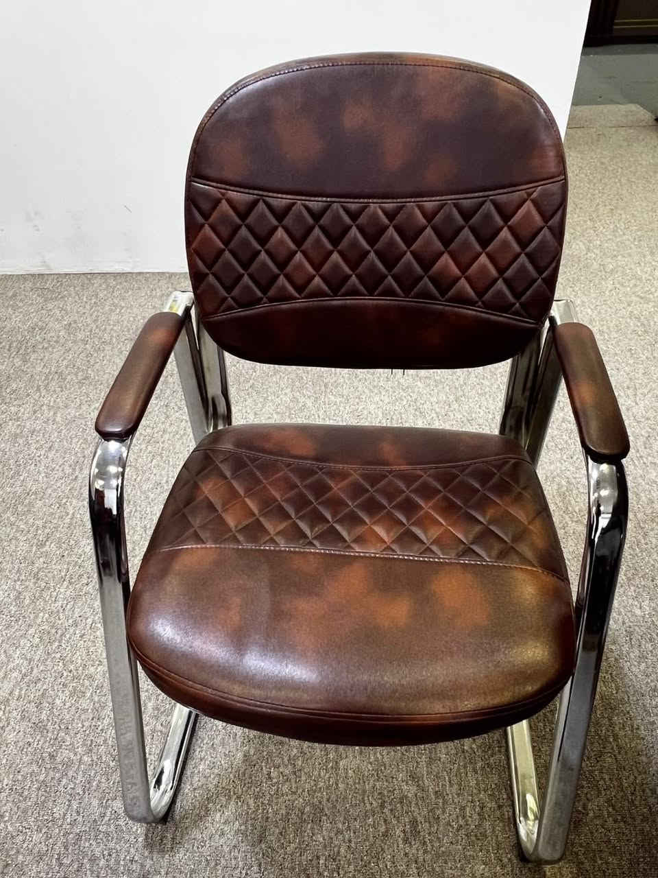 السلام عليكم
الكرسي المتحرك 135 الف
الكرسي الثابت 50
الميز 140 الف
بغداد حي الجامعة ***********
