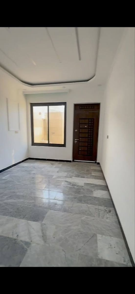 يتوفر بيت للبيع 🏠
الموقع الشعب شارع الاسواق المركزية قرب مدرسة غمدان📍
مساحة سند 105م واجهة 5م نزال 21م📄
⚫️مدخلين
⚫️بناء 2025 زيرو
⚫️استقبال
⚫️مطبخ
⚫️غرفة في الطابق الارضي
⚫️ غرفتين في الطابق الثاني 
للأستفسار ***********
