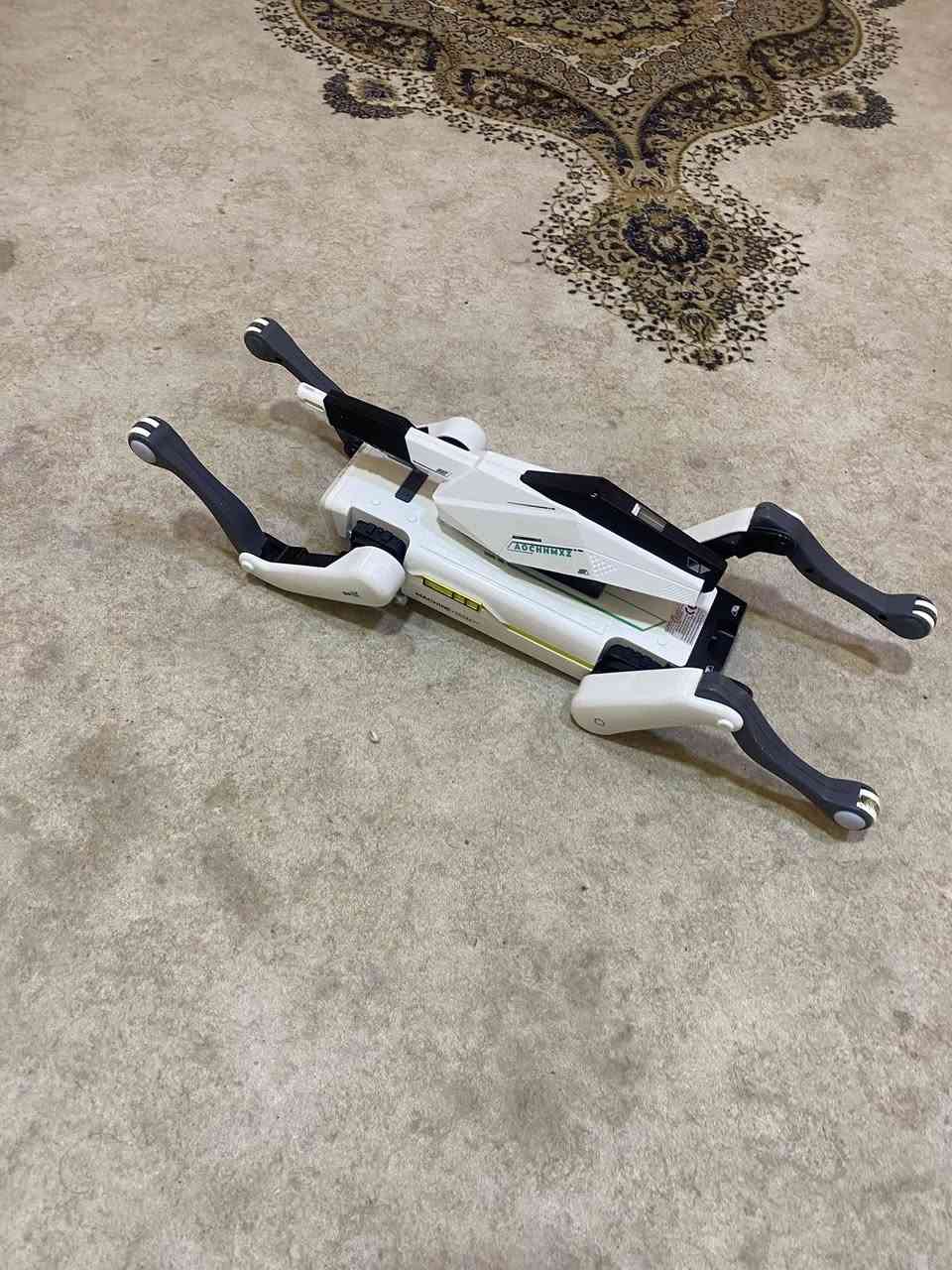 الروبوت (كلب آلي) ويحتوي على أزرار جاهزة لتنفيذ حركات وحركات استعراضية.
🔹 الأزرار الرئيسية للحركات
 • SIT DOWN ➜ يجلس
 • GET DOWN ➜ ينزل للأسفل / ينبطح
 • HANDSTAND ➜ يقف على اليدين (حركة توازن)
 • HANDSHAKE ➜ مصافحة
 • PUSH UP ➜ تمارين ضغط
 • DANCE ➜ رقص
 • MUSIC ➜ تشغيل موسيقى
 • SLEEP ➜ وضع النوم
 • STORY ➜ يروي قصة أو يصدر أصوات تفاعلية
 • GREETINGS ➜ تحية
 • ACT CUTE ➜ حركة لطيفة
 • PATROL ➜ وضع الحراسة (يمشي ويراقب)

⸻

🔹 الحركات القتالية / الاستعراضية
 • KUNGFU ➜ حركات كونغ فو
 • ATTACK ➜ هجوم تمثيلي
 • SURRENDER ➜ استسلام 😂

 • SWING / SWIMMING ➜ حركة تمايل أو سباحة .
 • 
URINATE ➜ حركة تمثيلية للتبول (حركة مضحكة .

بي هواي شغلات وبي مكان تخليله ماي 

مكان نجف يوجد توصيل 
اعلى سعر ابيع


**إذا كنت صاحب هذا الإعلان وتريد حذفه لأي سبب، رجاءا أرسل رسالة إلى الدعم الفني**