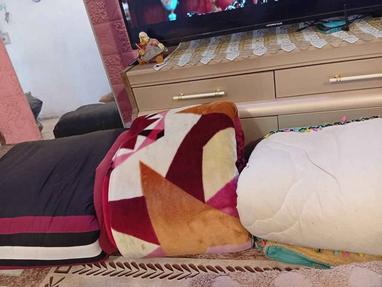 للبيع لحفان عدد ٢ وبطانيه سعرهن ٢٥،بردات الحمرا الرصاصي اثنينهن ٣٠ جدد، بردات الزوج ١٠، بنكه ١٥،رفوف كلهن ٢٠ شجره ١٠، طبله خشب ٢٥،نراكيل خشب وطه القطه ٣٠ نقص الشيشه، تلبسه تخم الجوزي ٢٥،البوهيمي ٣٠ الأصلي، الفرو ٢٥، كلهن عشر مقاعد الشراي فقط يدخل خاص توصيل ماعندي مكاني بغداد السيديه بغداد, العراق


**إذا كنت صاحب هذا الإعلان وتريد حذفه لأي سبب، رجاءا أرسل رسالة إلى الدعم الفني**