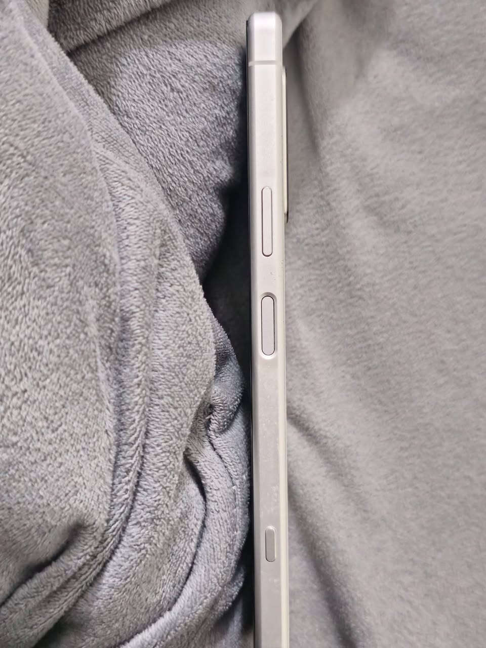 موبايل Sony Xperia 5 Mark IV للبيع
المكان : كربلاء شارع التعاون
الذاكرة :  128
الجهاز بحالة ممتازة 
يجي ويه كفر + شاحنة أصلية

مابي أي مشكلة ، ملاحظة: فطر خفيف جداً على گلاس الكاميرا، غير ظاهر وما يأثر على التصوير  . موضح بالصور .

 السعر :  300
 المكان : كربلاء / شارع التعاون


**إذا كنت صاحب هذا الإعلان وتريد حذفه لأي سبب، رجاءا أرسل رسالة إلى الدعم الفني**