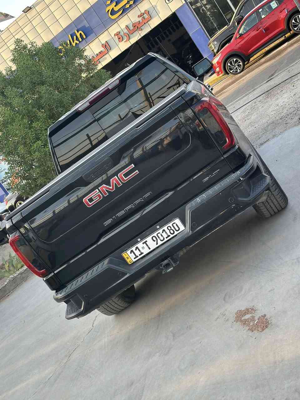 السلام عليكم 
جمسي سيرا موديل ٢ ٢٠٢
المواصفات slt المعروفه فول 
مكينه ٥٣٠٠ 
فتحه سقف 
اطفاء ذاتي 
كشنات جلد وكهرباء 
خزانات جوه الكشنات 
مري شفط
اضاء بل مري 
اضاء بل بدي 
بدي ٣ طكات 
اربع بصمات بل ابواب 
وبعد بيها هواي مواصفات
حادث السياره جامغ وبنيد 
ايرباك استيرن وبرده 
السعر ٣٣٠ وبيه مجال 
عنوان السياره بغداد 
رقم الهاتف 
***********
