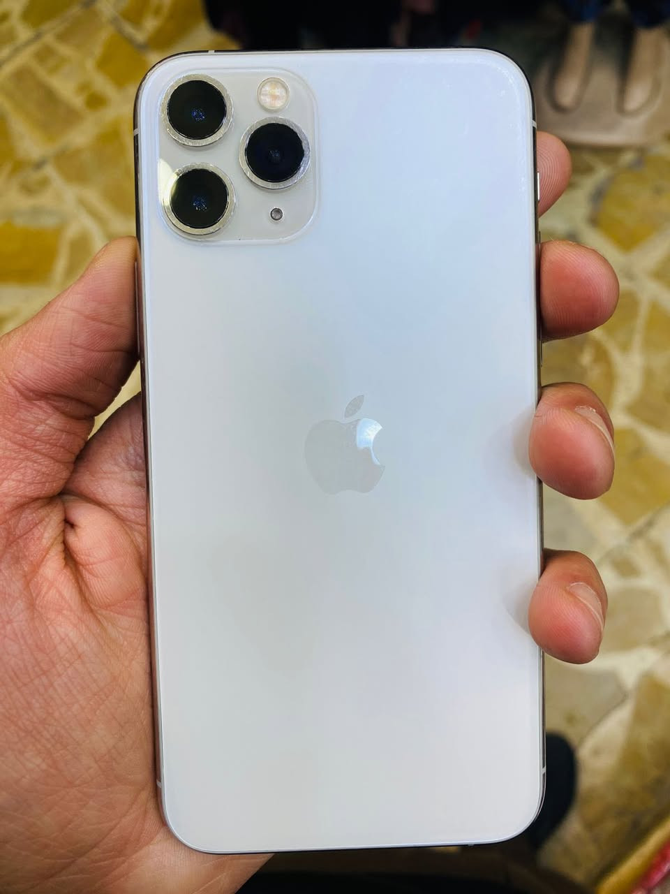 ايفون ١١  برو الصغير  ٢٥٦ بطارية ٧٦ نزلت بتحديث الاخير  فيس ايدي شغال مكفول الجهاز شرق اوسط  ولا  شخط فقط مستبدل شاشه. ٣ خيارات اصلية نوعيه جيده جداً  بغداد الكاظمية ‭٠٧٧٤ ٣٦٣ ٠٦٢٢‬  
سعره ٢٦٥
