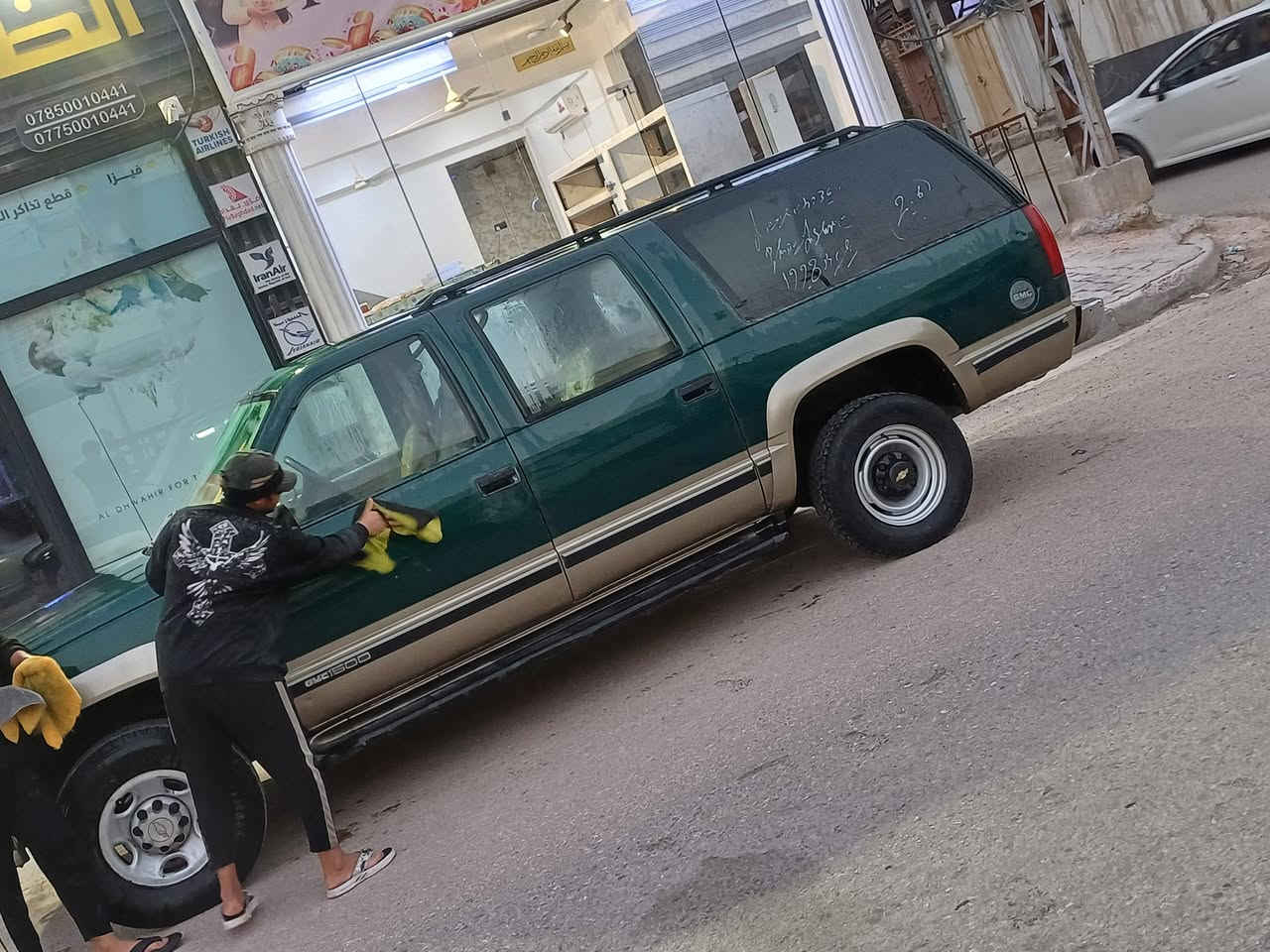 سلام عليكم جمسي بهبهان مديل 1998 رقم انكليزي واسط سنويه لل30 ستوه داخله هزه سياره حلوه ومعمره مكيرنه وكير واكسل حلوات سياره ما مصبوغه عله ابلاد السعر 65 وبيه مجال قليل وهاذا رقمي *********** عنوان النجف حي الميلاد
