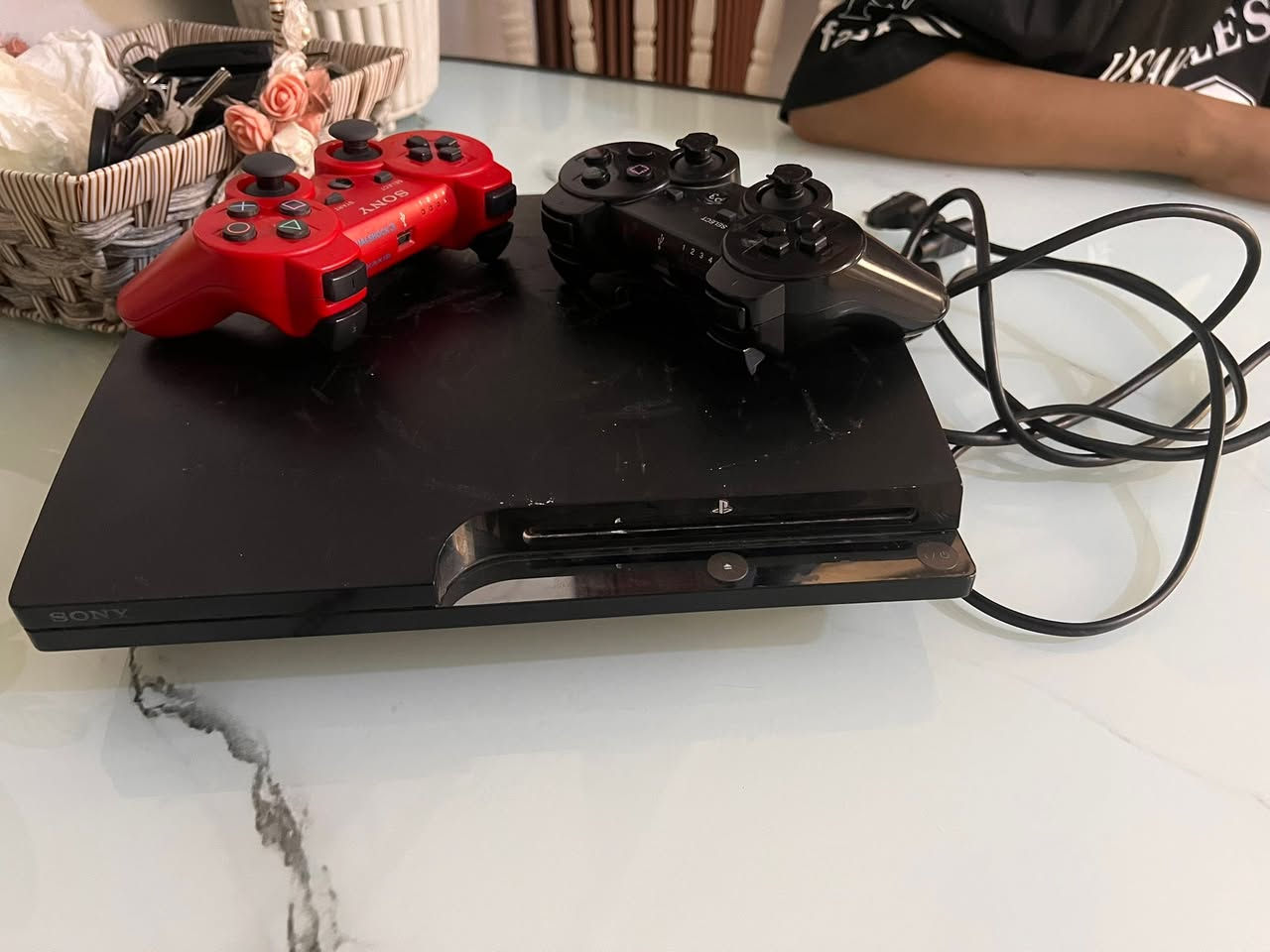 لسلام عليكم بلي ٣ للبيع نضيف كلش اشتريته ١٤٠ اريد أبيعه ٩٠ بي اثنين يدات 
و وايرات كامله 
لاستفسار *********** متوفر واتساب
