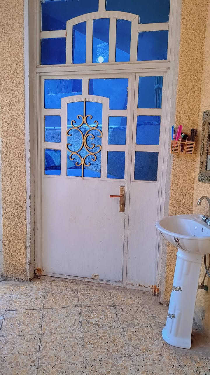 🏡 بيت للبيع في النهروان – منطقة الألفين 🏡
📍 الموقع: النهروان / منطقة الألفين
مقابل البانزين خانة، يبعد عن الشارع العام 60 متر فقط.
📐 المساحة: 200 متر/طابو صرف 
🛏 تفاصيل البيت:
غرفتين
مطبخ
استقبال
حمام داخلي
صحيات خارجية
✅ قريب من:
المدارس
الشارع العام
المحكمة
المستشفى
🌿 المنطقة هادئة وجيران طيبين، والبيت مناسب للعائلة والسكن المريح.
📞 للاستفسار: ***********
