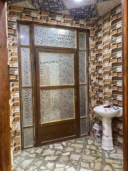 السلام عليكم
البيت للبيع طابقين
معمل ادويه خلاف صيدليه بغداد 
شارع (10 
مساحة البيت /300 م 
مساحة البناء /250 
يحتوي على /6 غرف 
يحتوي على صالتين 
معى ثلاث حمامات 
مطبخ حار بارد
صالة ضيوف 
البناء/2022
للاستفسار الاتصال على 
***********
***********
