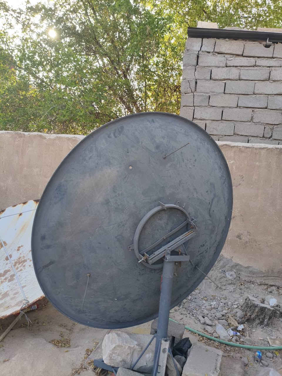 صحن 170صافي متحرك كامل ملحقاته ماطور أبو 24 وموجه واير جيب وشد صحن نضيف بمعنه الكلمه العنوان البصره رقم الهاتف ***********
