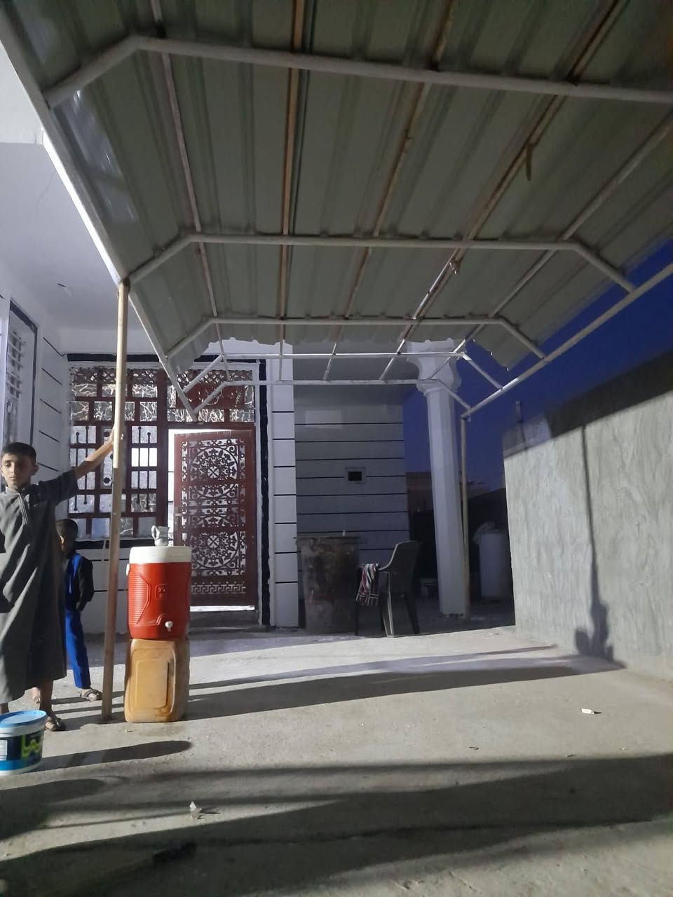 بسم الله 
كادر كامل لأعمال صيانه وترميم المنازل صبغ ديكورات كهرباء مجاري تاسيس بواري بلاستك وحديد ..*********** ..وبأسعار مناسبه
