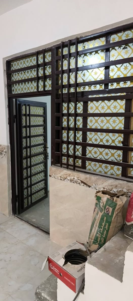 عندي بيت كوفه حي ميسان شارع الزوار رقم موبايل *********** 80 متر مربع سعر 30 بي مجار
