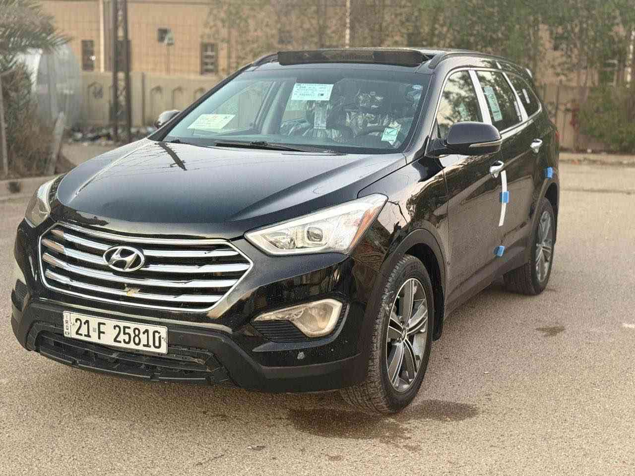 السلام عليكم عندي سنتافيا كراند 6 سلندر موديل 2016 للبيع وارد امريكي حادث بسيط جاملغ امامي صبغ وشوية من البنيد رقم سليمانية بأسمنا تريد تحويل تريد وكالة فوول مواصفات 1/1 
1-بانوراما 
2-بصمة 
3-كشنات جلد 
4-كشنات امامية كهرباء 
5-اشاير بالمري 
6-مري قلاب 
7-سبعة راكب 
8-مكينة 6 سلندر 
9-ويل كروم 
10-فور ويل 
11-رادرات جانبية 
12-بك لايت لد 
13-لايتات زنون 
14-تدفئة تبريد بالكشنات 
15-شاشة جبيرة 
16-كامرة دوارة 
وبعد بيها مواصفات هواية صور الحادث متطلع رايدها ب 148 وبيها مجال بسيط مكان السيارة بغداد للاستفسار الاتصال *********** بغداد, العراق
