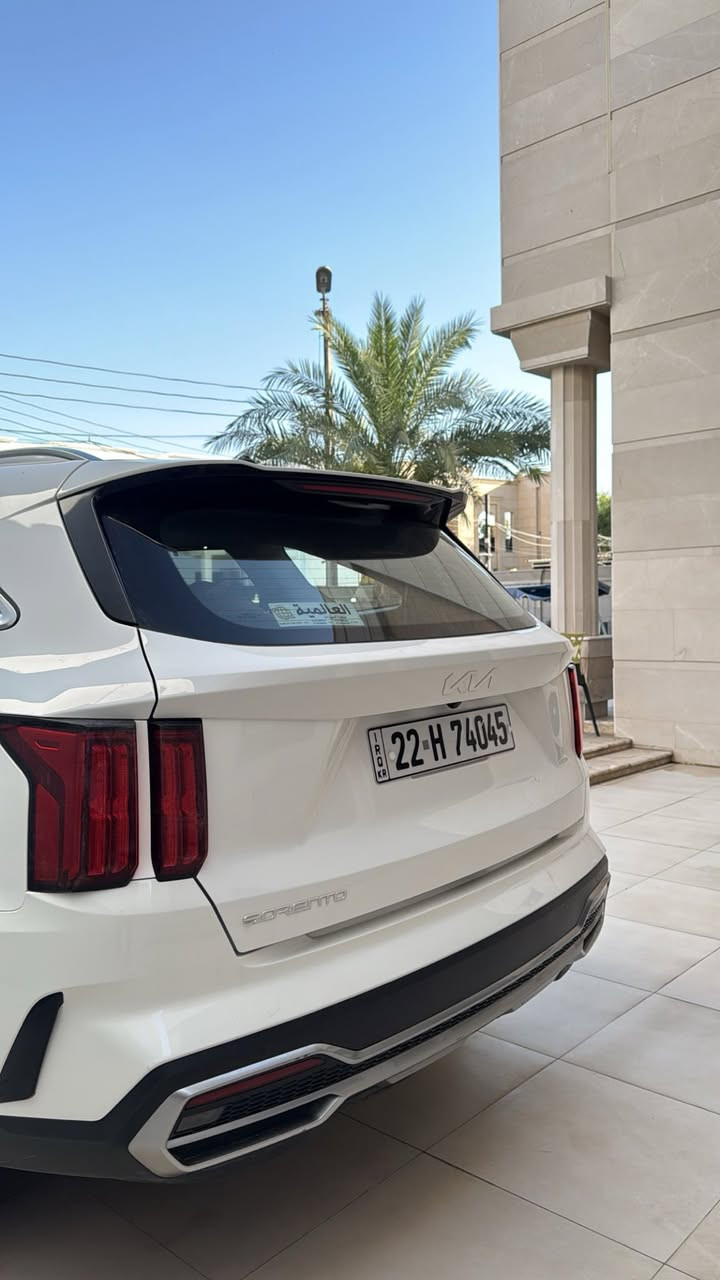 للبيع كيا سورينتو 2023 _ 7 راكب
مكان السيارة بغداد _ حي الجهاد
السعر _ تواصل : ***********
***********
المسافة المقطوعة : ٢٩ الف كيلو 
المحرك 4 سلندر _ 2500cc

حالة السيارة :
وارد خليجي مكفولة كفالة عامة .

المواصفات : 
4 انظمة قيادة
بصمة تشغيل
تحكم ستيرن كامل
كاميرا خلفية
ثلاث قطع تبريد
صندوق كهربائي
تشغيل عن بعد
مقاعد كهربائية 
مرايا جانبية كهربائية 
بردات 
انارة محيطية

