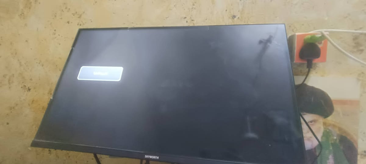 شاشه للبيع 
100 وبيها مجال بسيط مكاني حي عامل 
***********

