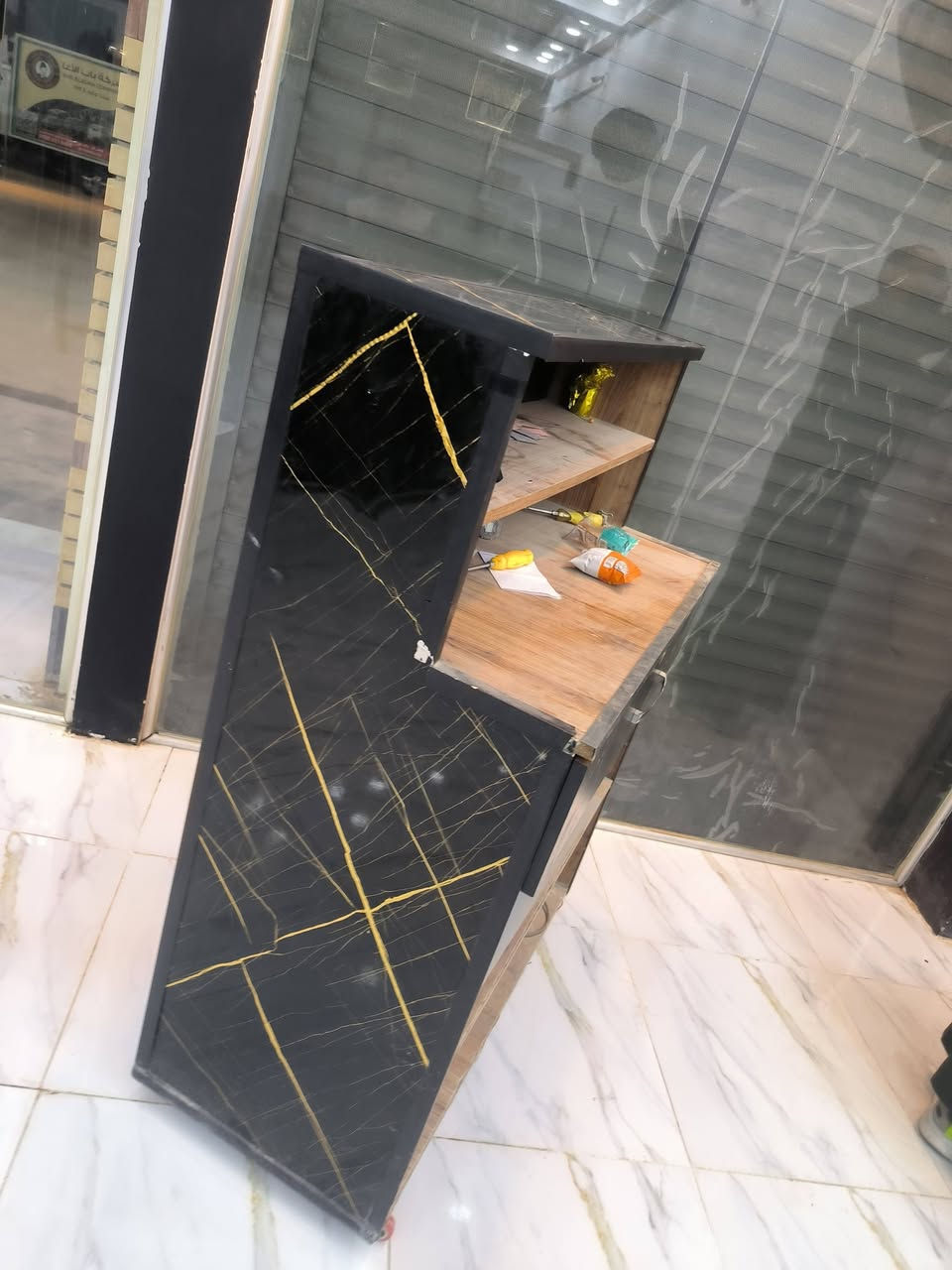 كاشير مطعم او اي شي هوه و كرسي مالته بعد جديد بس تراب علي البيع سعر 85  ***********
