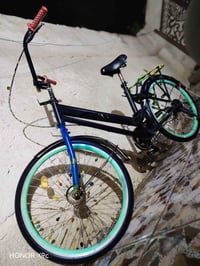 بايسكل  مستعمل عدد ٢ للبيع بيهن الازرك مكطوع الزنجيل والأسود نقص شغلات...